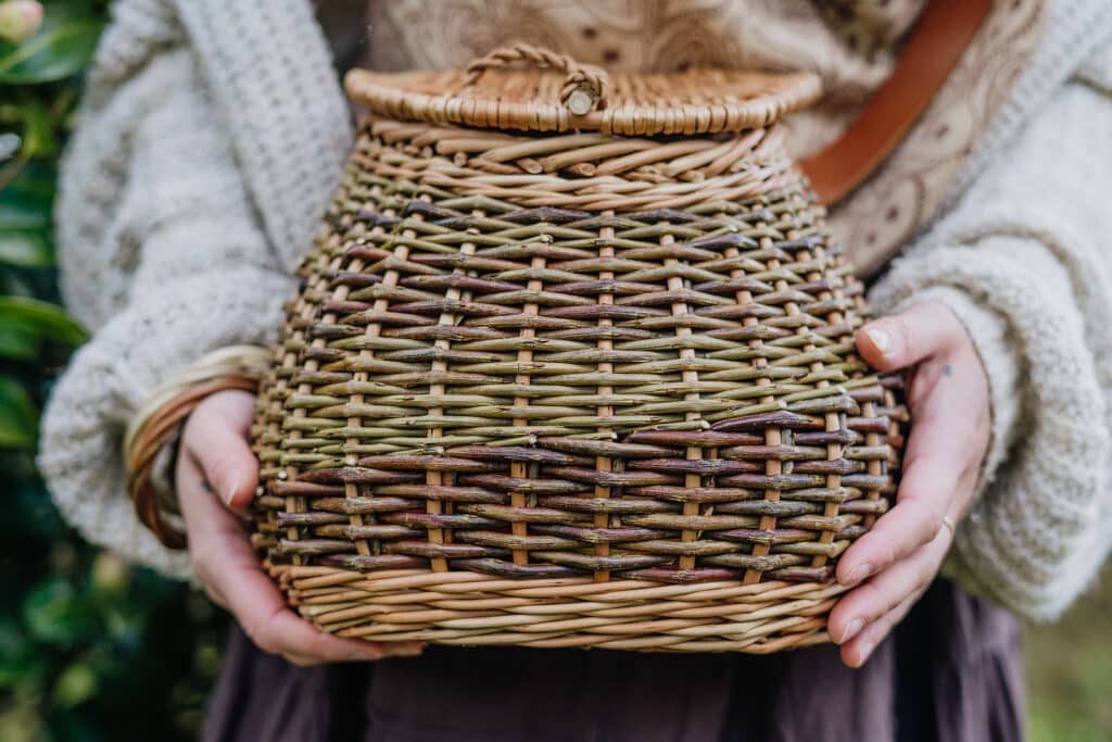 Fishing creel style basket